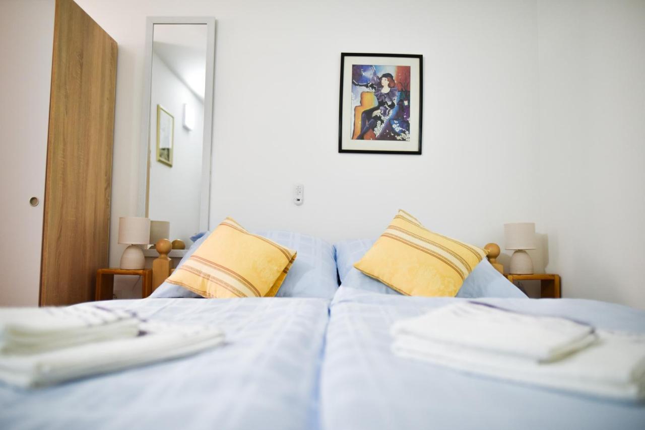 Luka's Amber In The Center Of Appartement