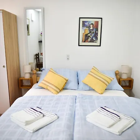 Luka'S Amber Rooms In The Center Of Trogir Exterior photo