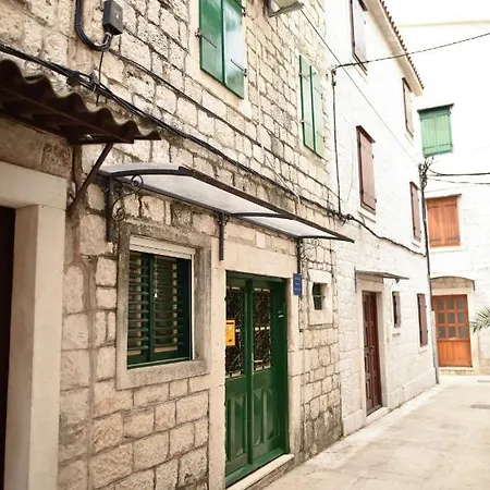 Luka'S Amber Rooms In The Center Of Trogir Exterior photo