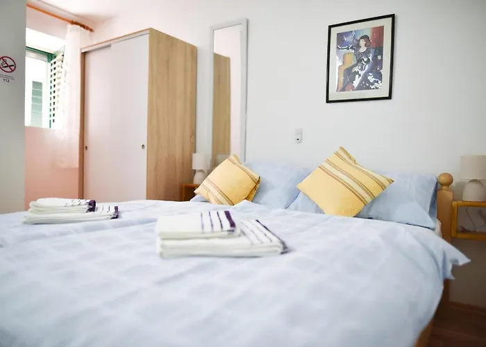 Luka\'S Amber Rooms In The Center Of Trogir